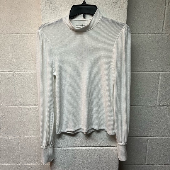 Abercrombie & Fitch White Textured Blouse. Medium - Picture 1 of 5